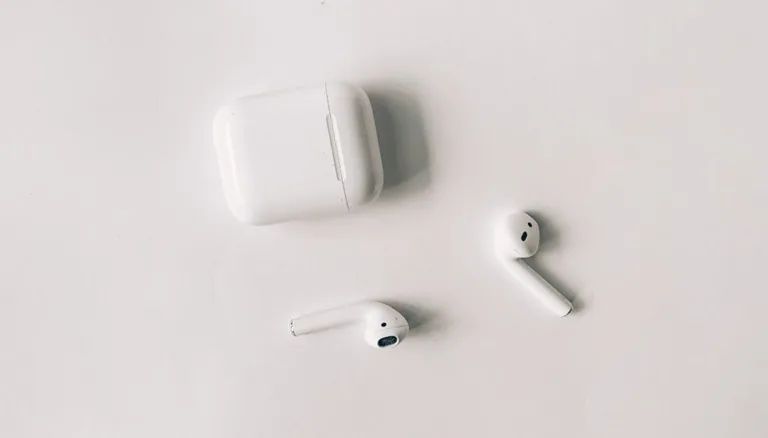 Airpods and Case Airpods and Case
