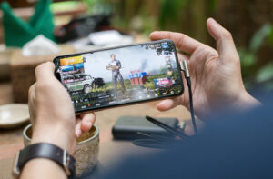 iOS vs Android: Which One Is Best for Gaming? • TechKV