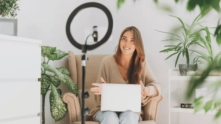 Mobile tripod with ring light